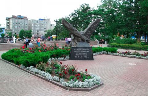 памятник нефтегорск2.jpg